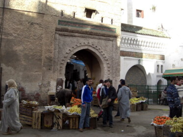 活気に満ちているスーク（商店街）
