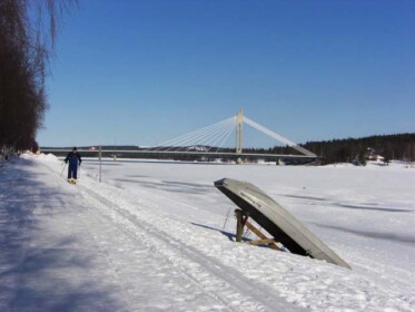 外出するときはスキーを持参？