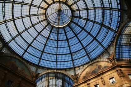 アーチ型のガラス天井