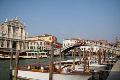宿の近くにあるスカルツィ橋