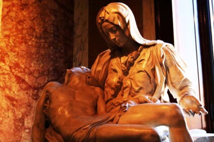 ピナコテーカの入口にあるピエタのレプリカ