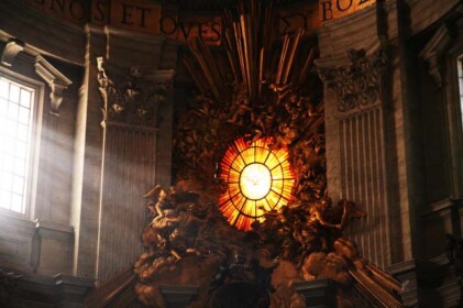 鳩のステンドグラス