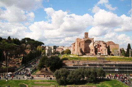 コロッセオから見たフォロロマーノ