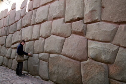 巨大できれいな石組み