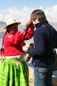 ウロス島のツアー