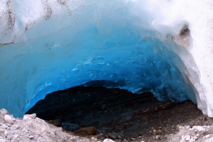 氷河の洞窟
