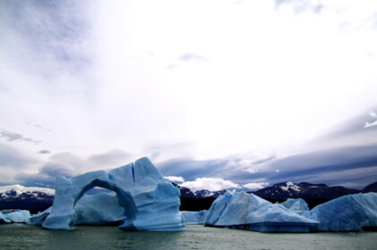 アーチ形をしている流氷