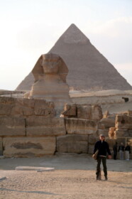 スフィンクスの前