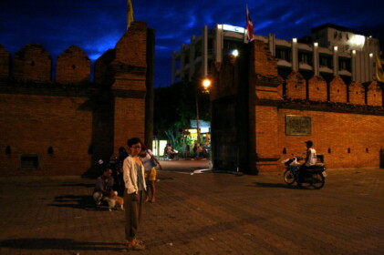 夜のターペー門