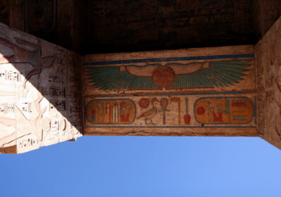 天井のレリーフ