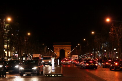 夜のシャンゼリゼ通り