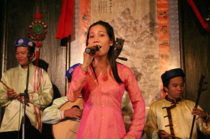 ホイアンの歌手