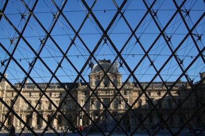 ピラミッドのガラス