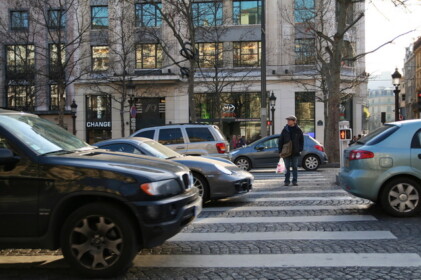 シャンゼリゼ通りにて