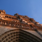 真下から見上げると