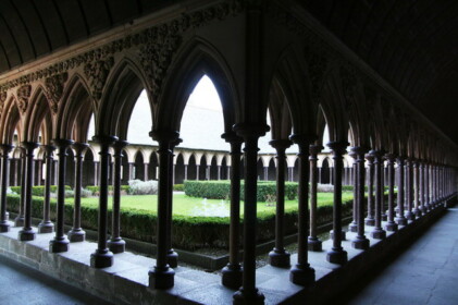 13世紀のゴシックの回廊