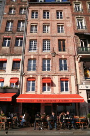 カフェテラスにて