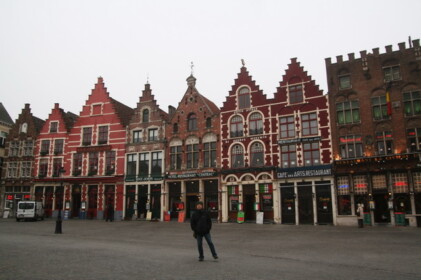 ギザギザの三角屋根