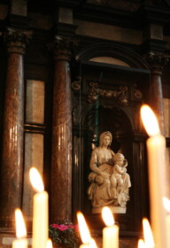 ミケランジェロの聖母子像