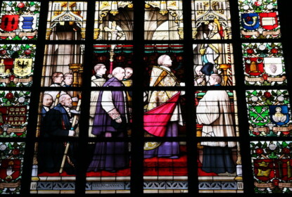 教会内のステンドグラス