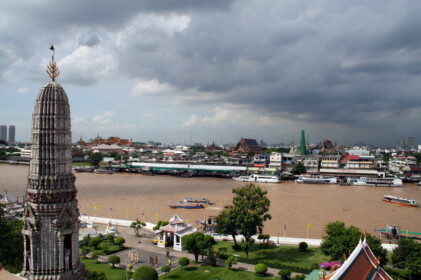 中段のテラスに登って