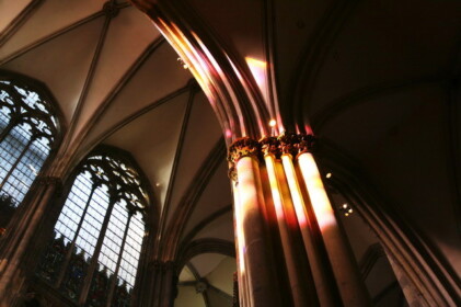 ステンドグラスの光