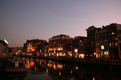 夜のアムステルダム