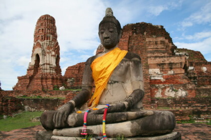 大きな釈迦坐像