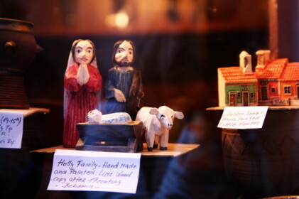 黄金小路で売っていた木彫り置物