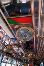 バスがぼろすぎ