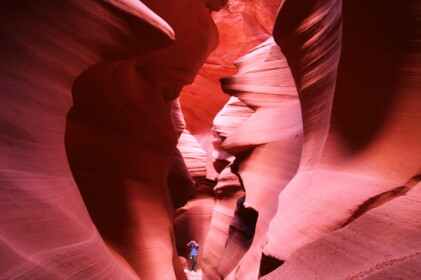 布を巻いたような砂岩