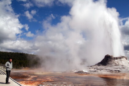 温泉を噴出する間欠泉