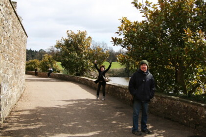 飛んでいるエイコ