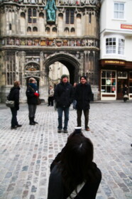 大聖堂の入口にて1