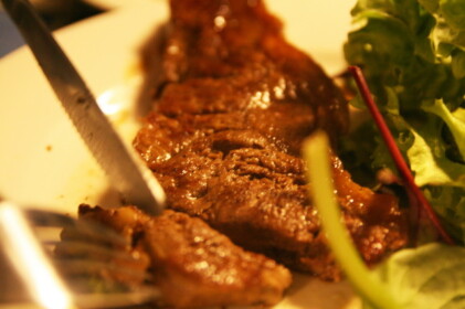 この日の夕食はステーキ