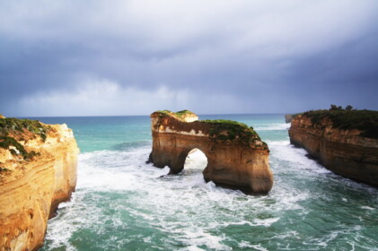 波の浸食による穴