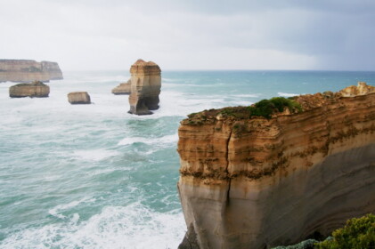 海に突き出ている