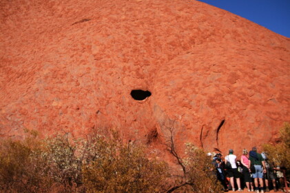 ウルルの穴