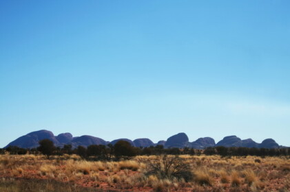 36個の巨大な岩の群れ