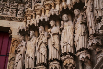 ノートルダム大聖堂のレリーフ