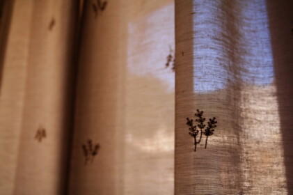 可愛い刺繍のカーテン