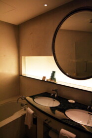 洗面台が２つ並んでいる