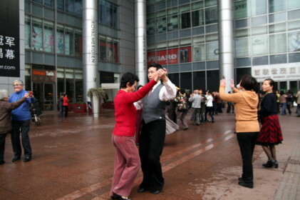 朝から社交ダンス？