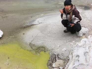 あちこちに湧き出る熱水