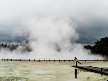 シャンパン池の前