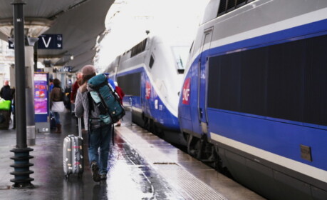 TGV（高速列車）に乗って約2時間半