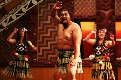 力強い声を出して