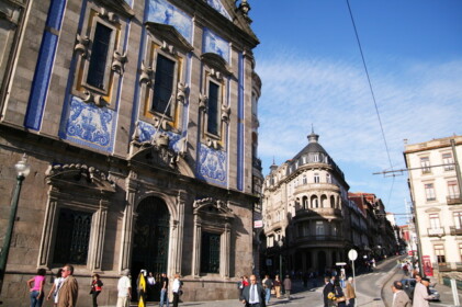 アズレージョの美しい青いタイル