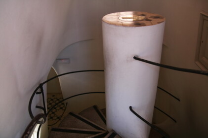 屋根裏のらせん階段