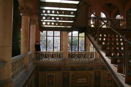 病院のある建物にて